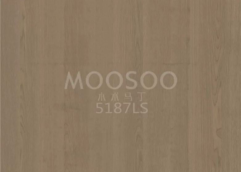 Moderne lattenpanelen van wit eikenhout: ontwerp, technische overwegingen en toepassingen