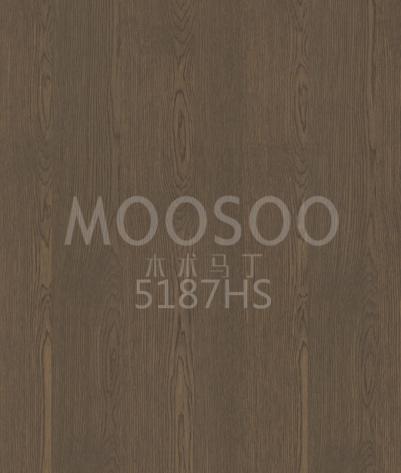 Rustiek massief houten plank van wit iepenhout