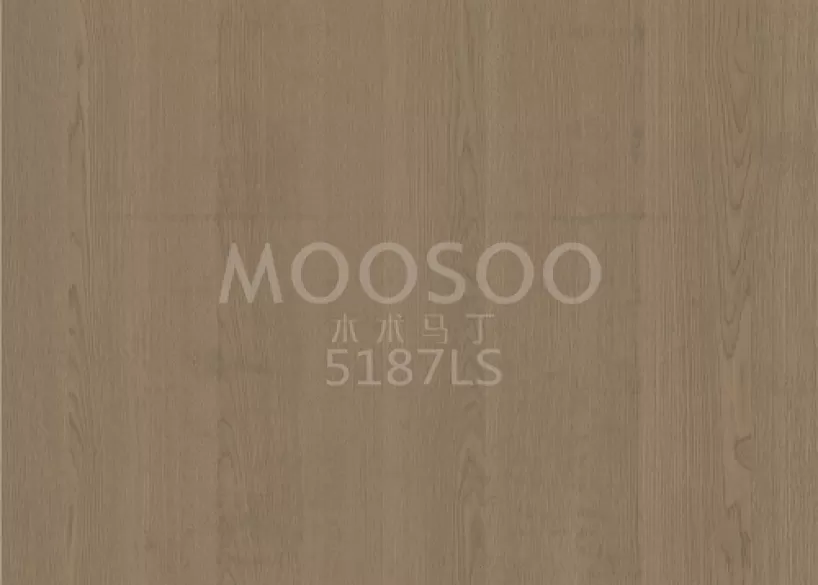 Moderne lattenpanelen van wit eikenhout: ontwerp, technische overwegingen en toepassingen